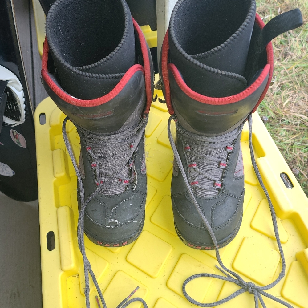 SOLD! Vans World Traveler Men's Snowboard Boots Size 13